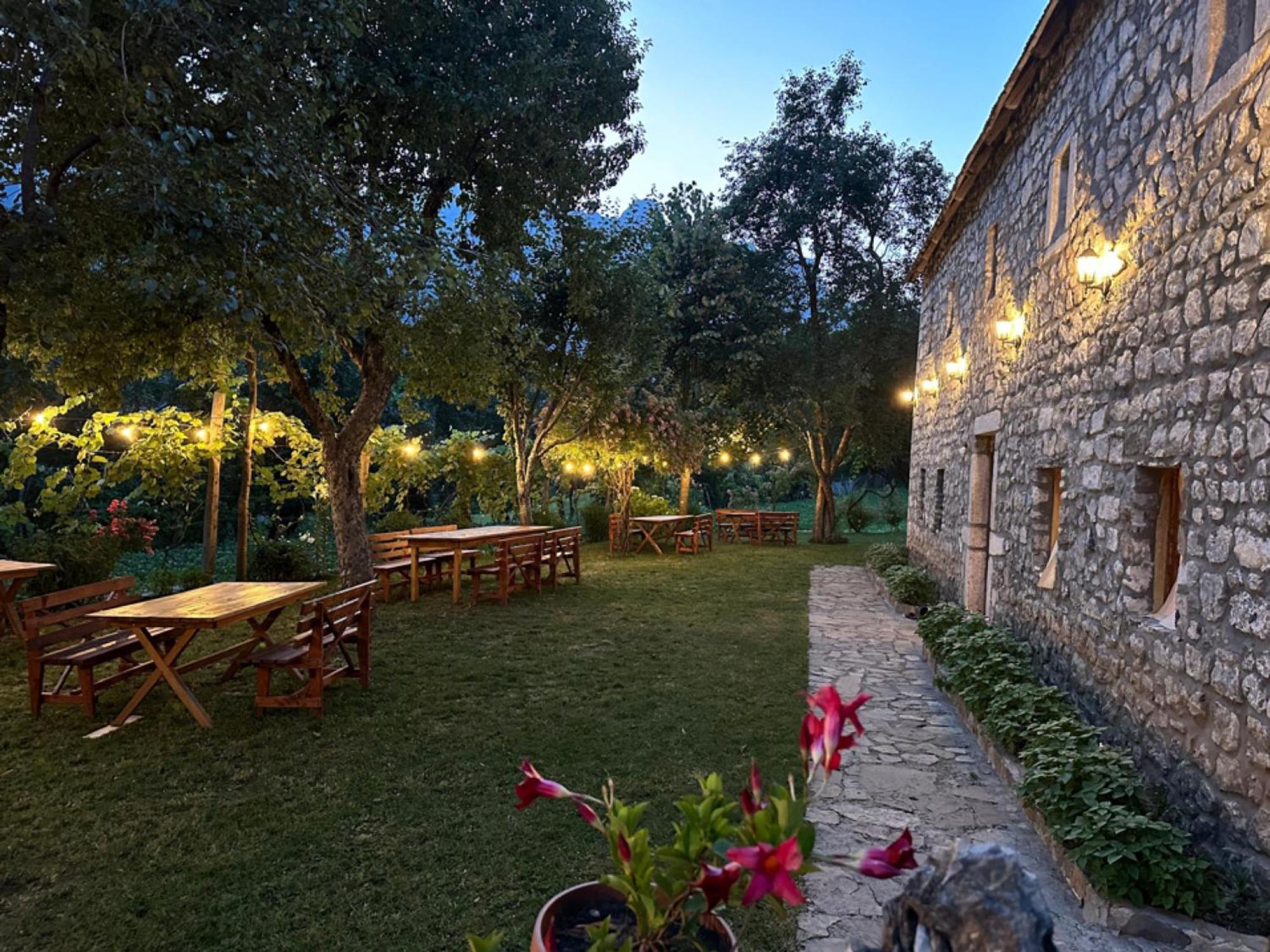 Bujtina Shkambi Hotel Theth Kültér fotó